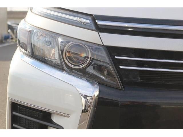 TOYOTA VOXY HYBRID 2017