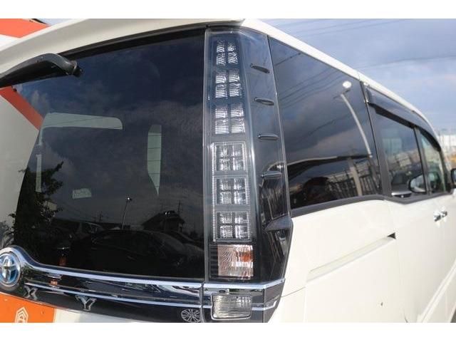 TOYOTA VOXY HYBRID 2017