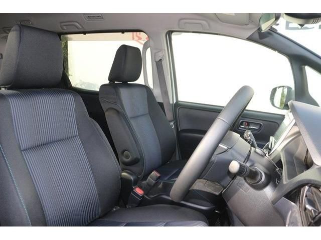 TOYOTA VOXY HYBRID 2017