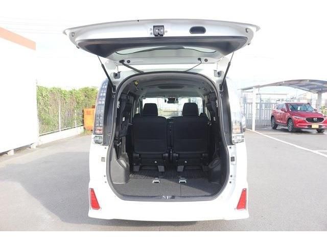 TOYOTA VOXY HYBRID 2017