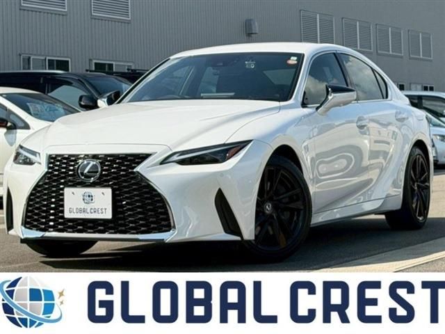 TOYOTA LEXUS IS300h 2023