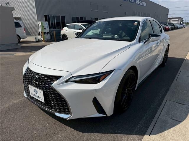 TOYOTA LEXUS IS300h 2023