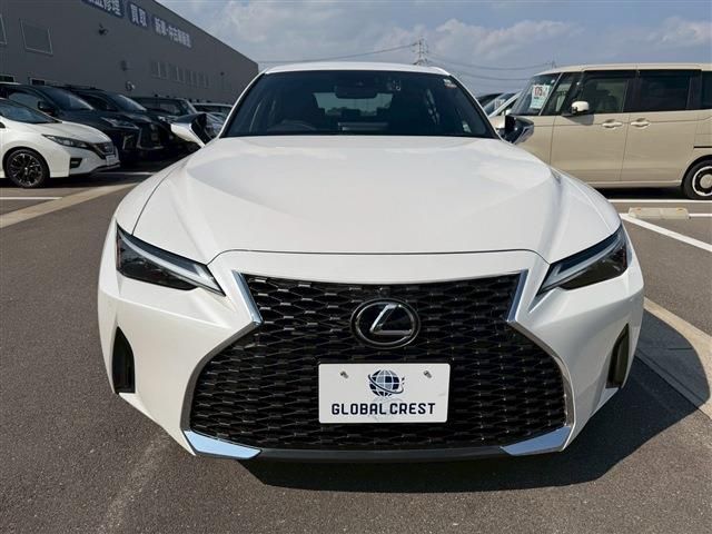TOYOTA LEXUS IS300h 2023