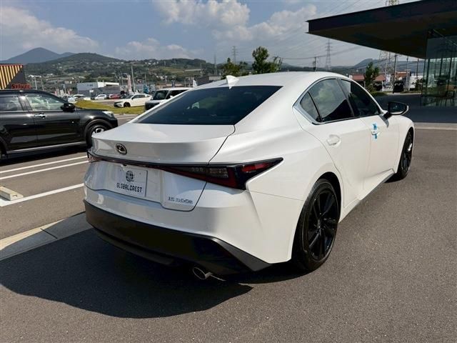 TOYOTA LEXUS IS300h 2023