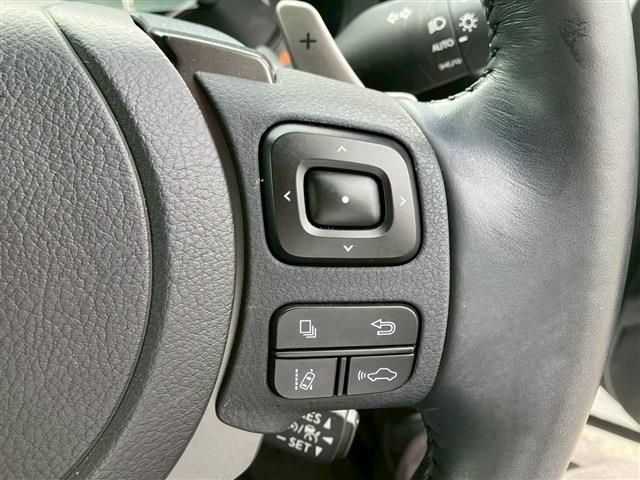 TOYOTA LEXUS IS300h 2023