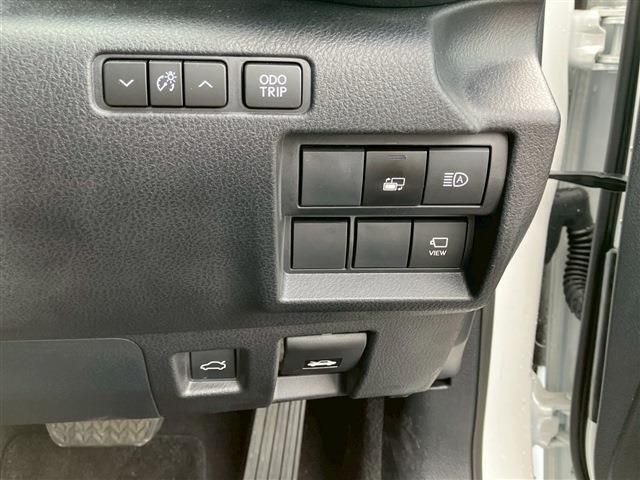 TOYOTA LEXUS IS300h 2023