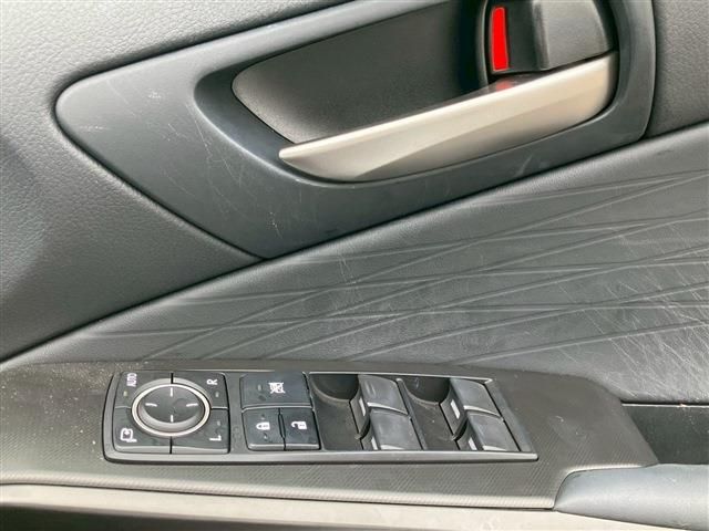 TOYOTA LEXUS IS300h 2023