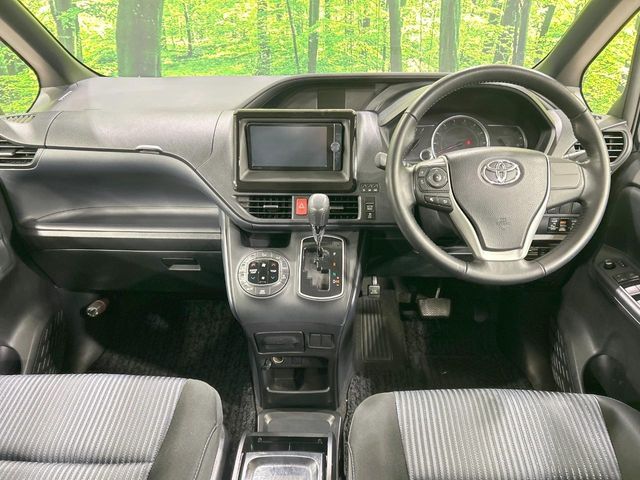 TOYOTA VOXY 2014
