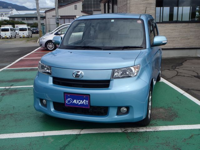 TOYOTA bB 2010