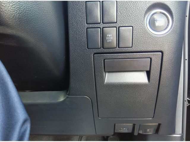 TOYOTA VELLFIRE 2017