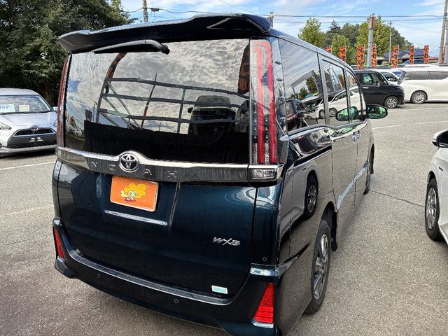 TOYOTA NOAH 4WD 2020