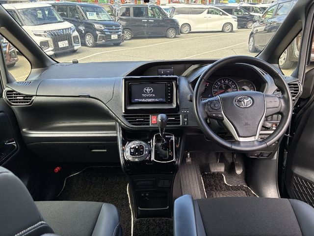 TOYOTA NOAH 4WD 2020