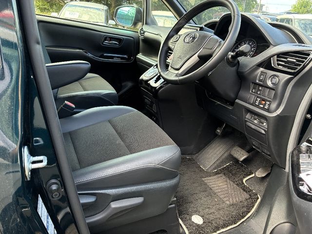 TOYOTA NOAH 4WD 2020