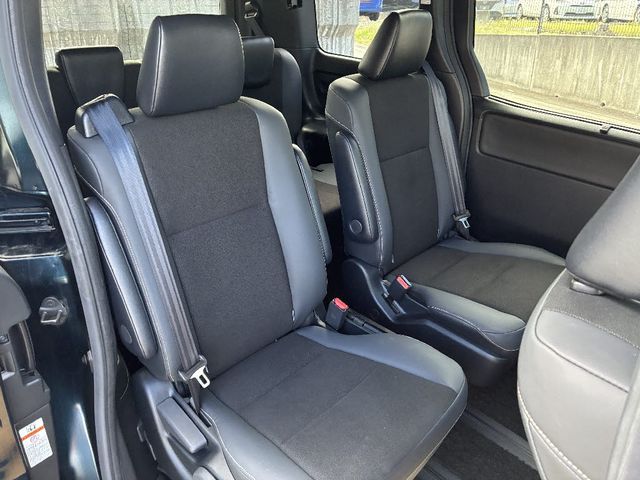 TOYOTA NOAH 4WD 2020