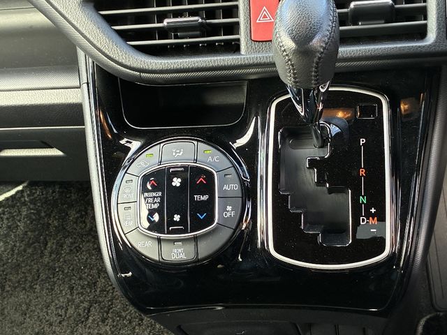 TOYOTA NOAH 4WD 2020