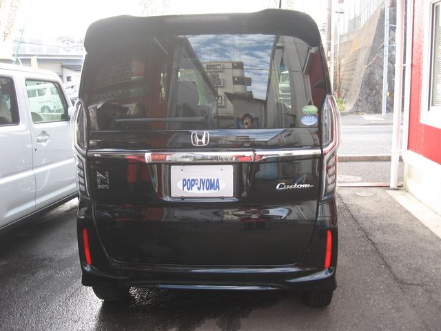 HONDA N BOX CUSTOM 2018