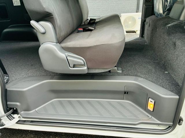 TOYOTA HIACE van 2WD 2025