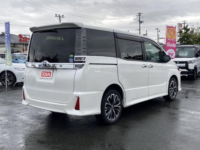 TOYOTA VOXY 4WD 2019