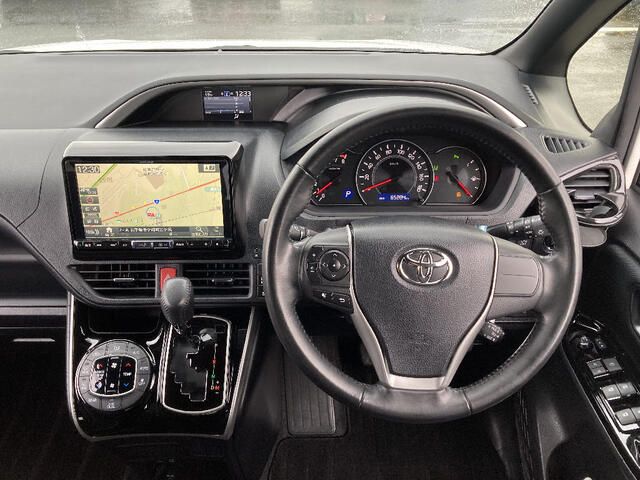 TOYOTA VOXY 4WD 2019