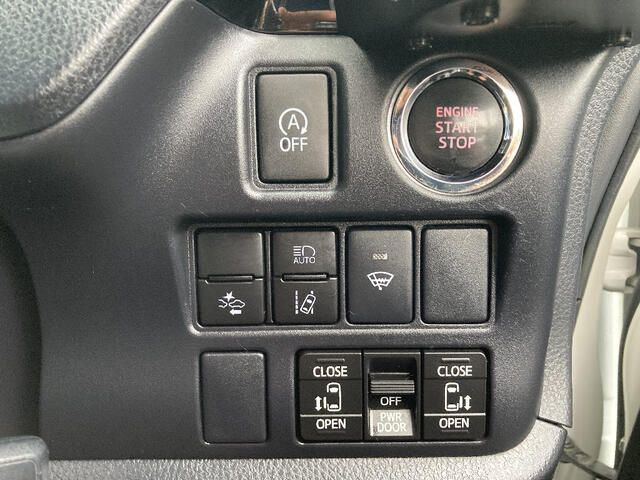 TOYOTA VOXY 4WD 2019