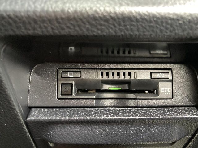 TOYOTA VOXY 4WD 2019