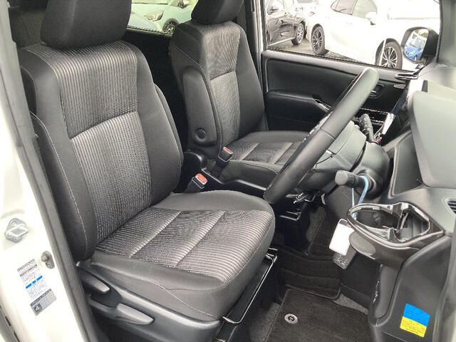 TOYOTA VOXY 4WD 2019