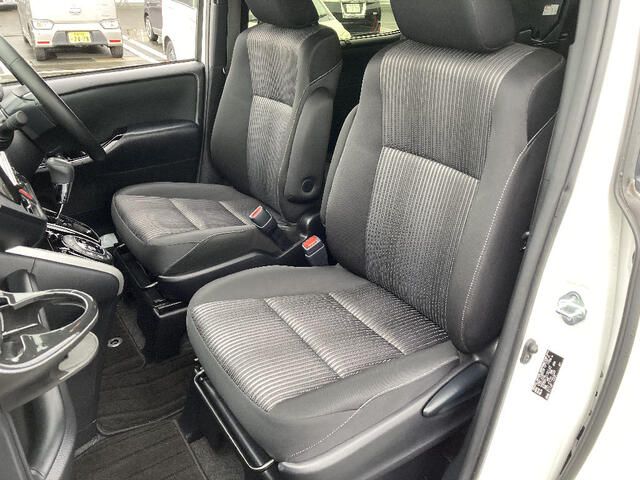 TOYOTA VOXY 4WD 2019