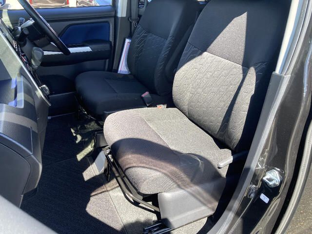 TOYOTA ROOMY 4WD 2018