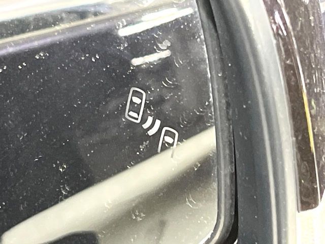 TOYOTA VOXY HYBRID 2023