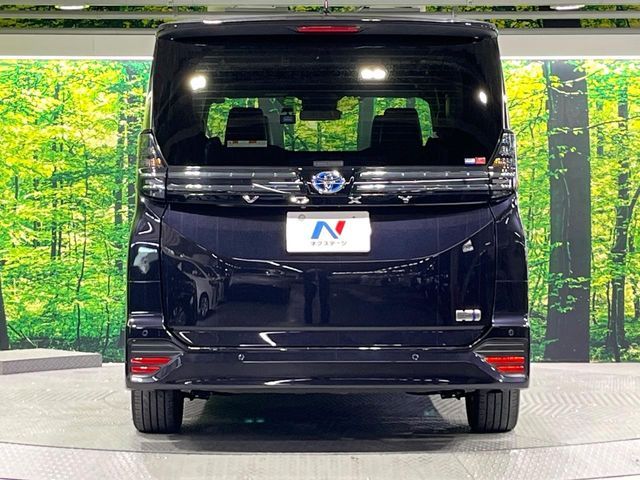 TOYOTA VOXY HYBRID 2023