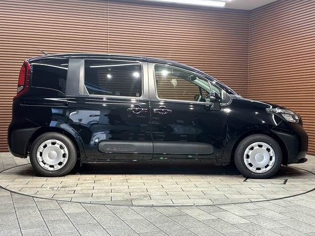 TOYOTA SIENTA HYBRID 2025