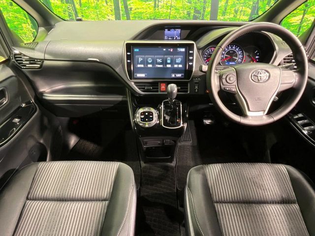 TOYOTA VOXY 2017