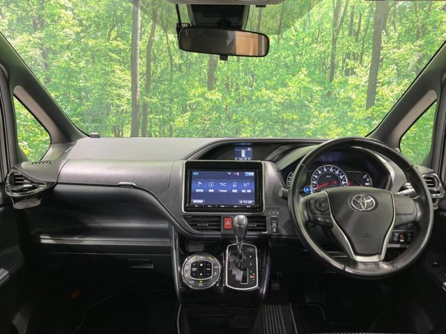 TOYOTA VOXY 2016