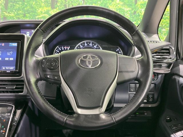 TOYOTA VOXY 2016