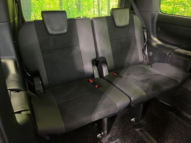 TOYOTA VOXY HYBRID 2022