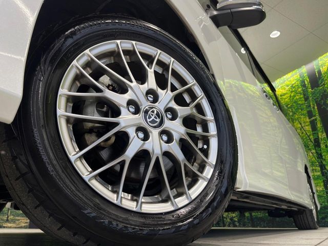 TOYOTA VOXY HYBRID 2022