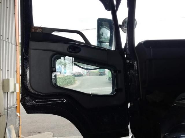 MITSUBISHI FUSOU SUPER GREAT 2017