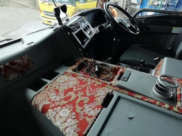 MITSUBISHI FUSOU SUPER GREAT 2017