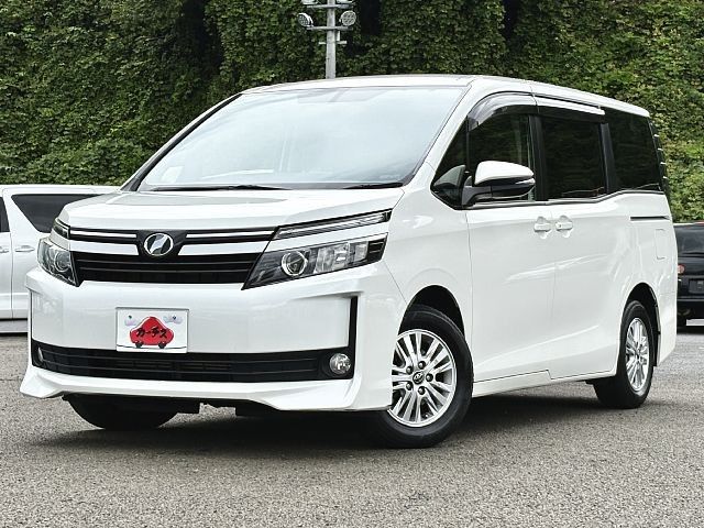 TOYOTA VOXY 2014