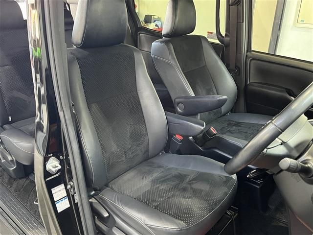 TOYOTA VOXY 4WD 2020