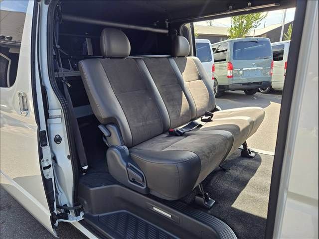 TOYOTA HIACE van 4WD 2019