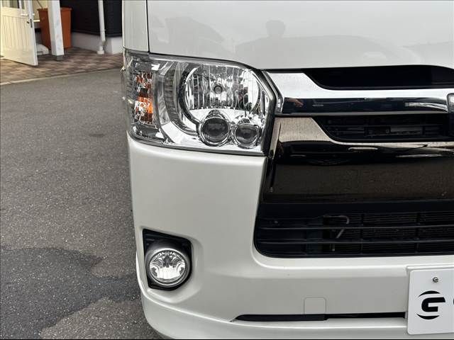 TOYOTA HIACE van 4WD 2019