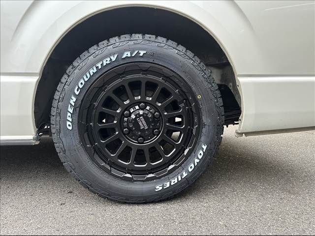 TOYOTA HIACE van 4WD 2019