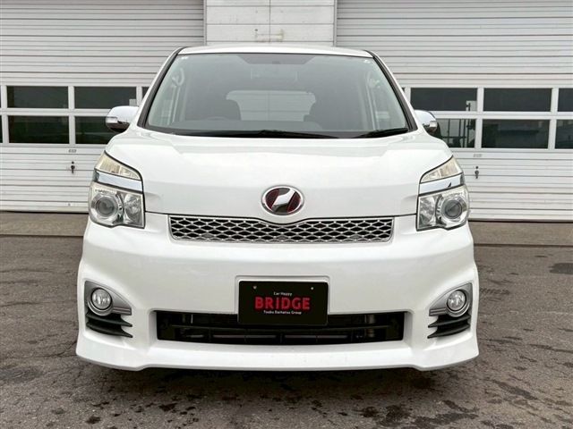 TOYOTA VOXY 4WD 2012