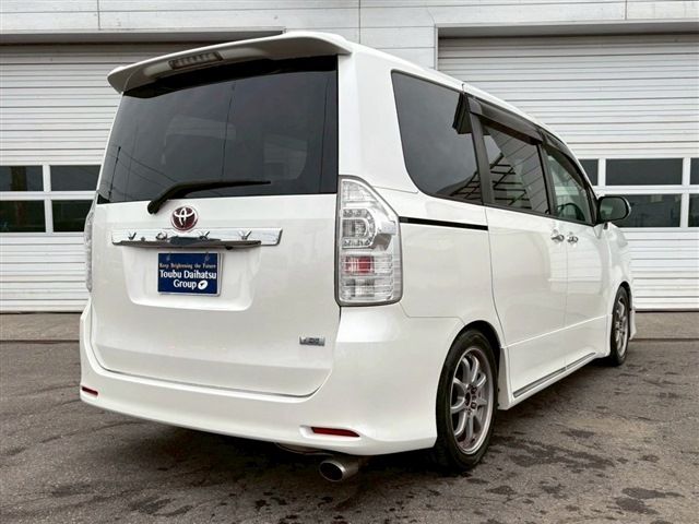TOYOTA VOXY 4WD 2012