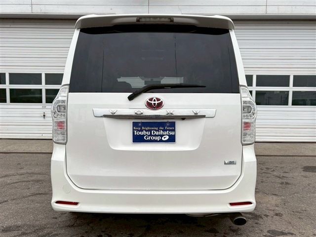 TOYOTA VOXY 4WD 2012