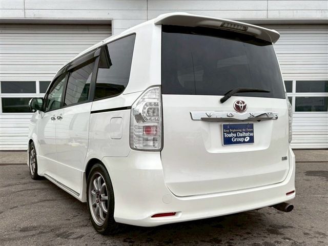 TOYOTA VOXY 4WD 2012