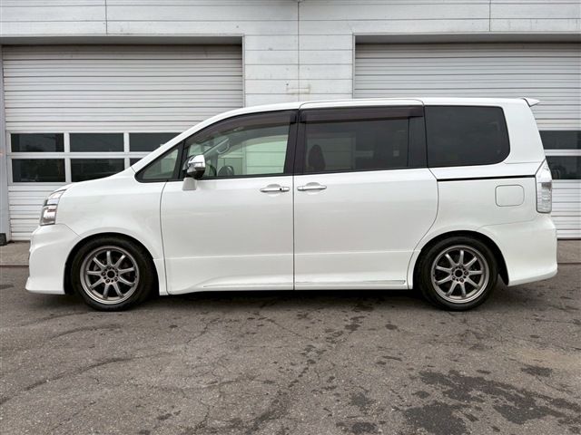 TOYOTA VOXY 4WD 2012