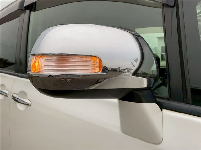 TOYOTA VOXY 4WD 2012