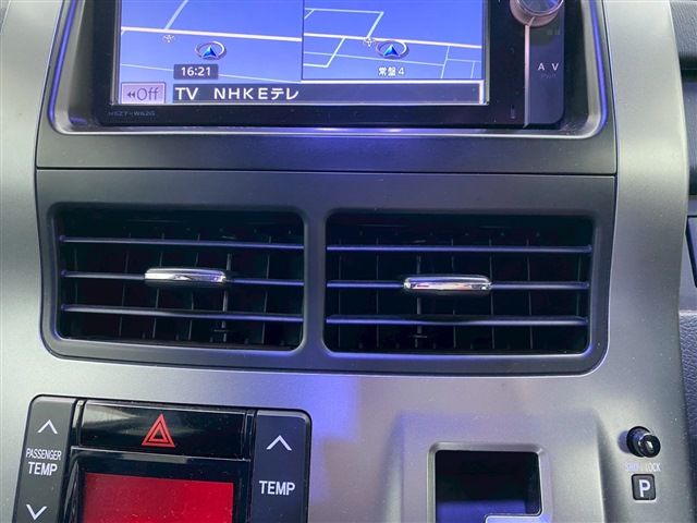 TOYOTA VOXY 4WD 2012